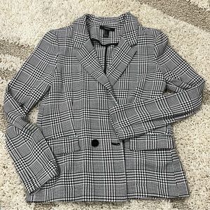 Checkered blazer with pockets